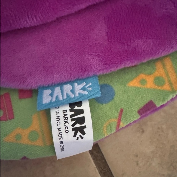 Bark Arcade Ollie Plush Dog Toy Large BNWT New Crinkle Squeaker Whip-n-Flip - Picture 8 of 9